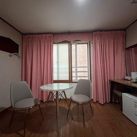 Oreum Motel Jeju Exterior foto