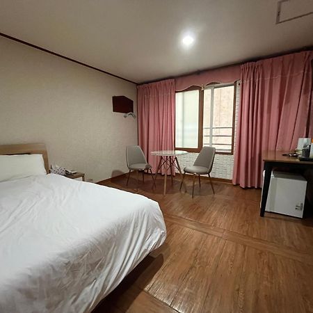 Oreum Motel Jeju Exterior foto