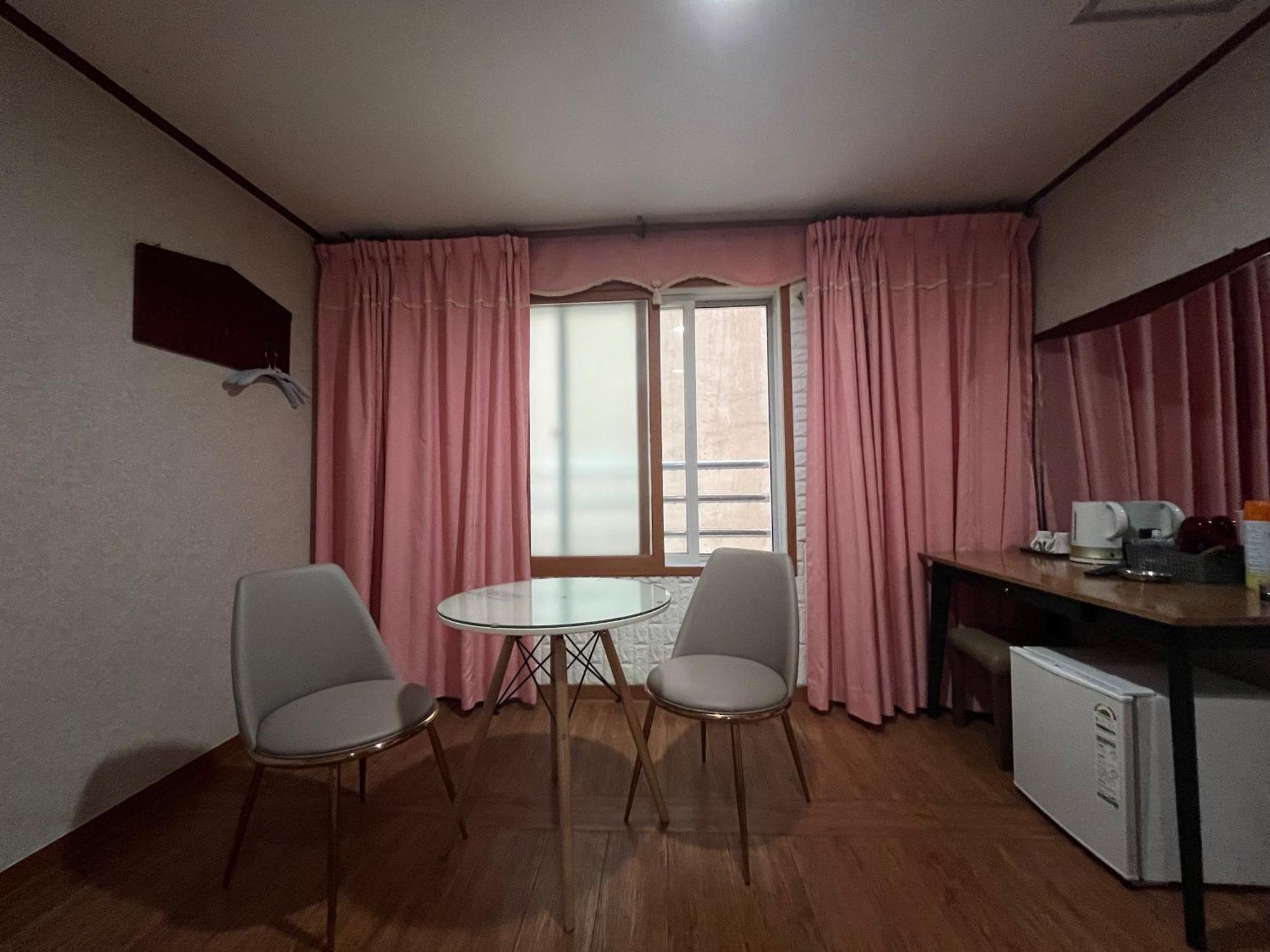Oreum Motel Jeju Exterior foto