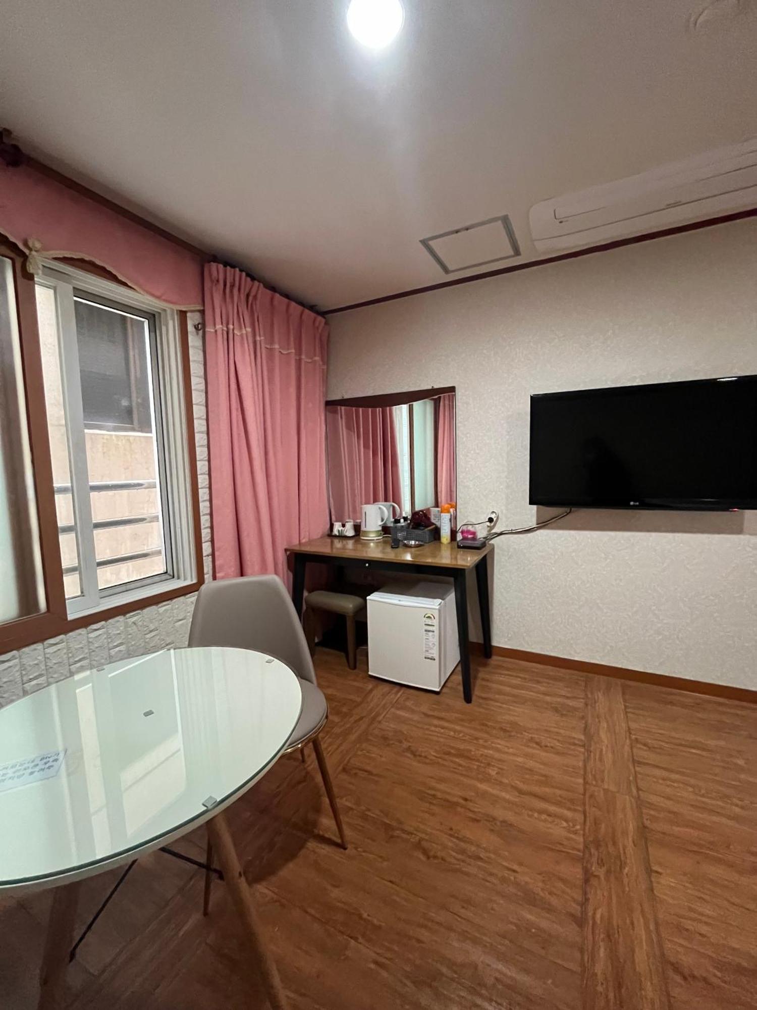 Oreum Motel Jeju Exterior foto