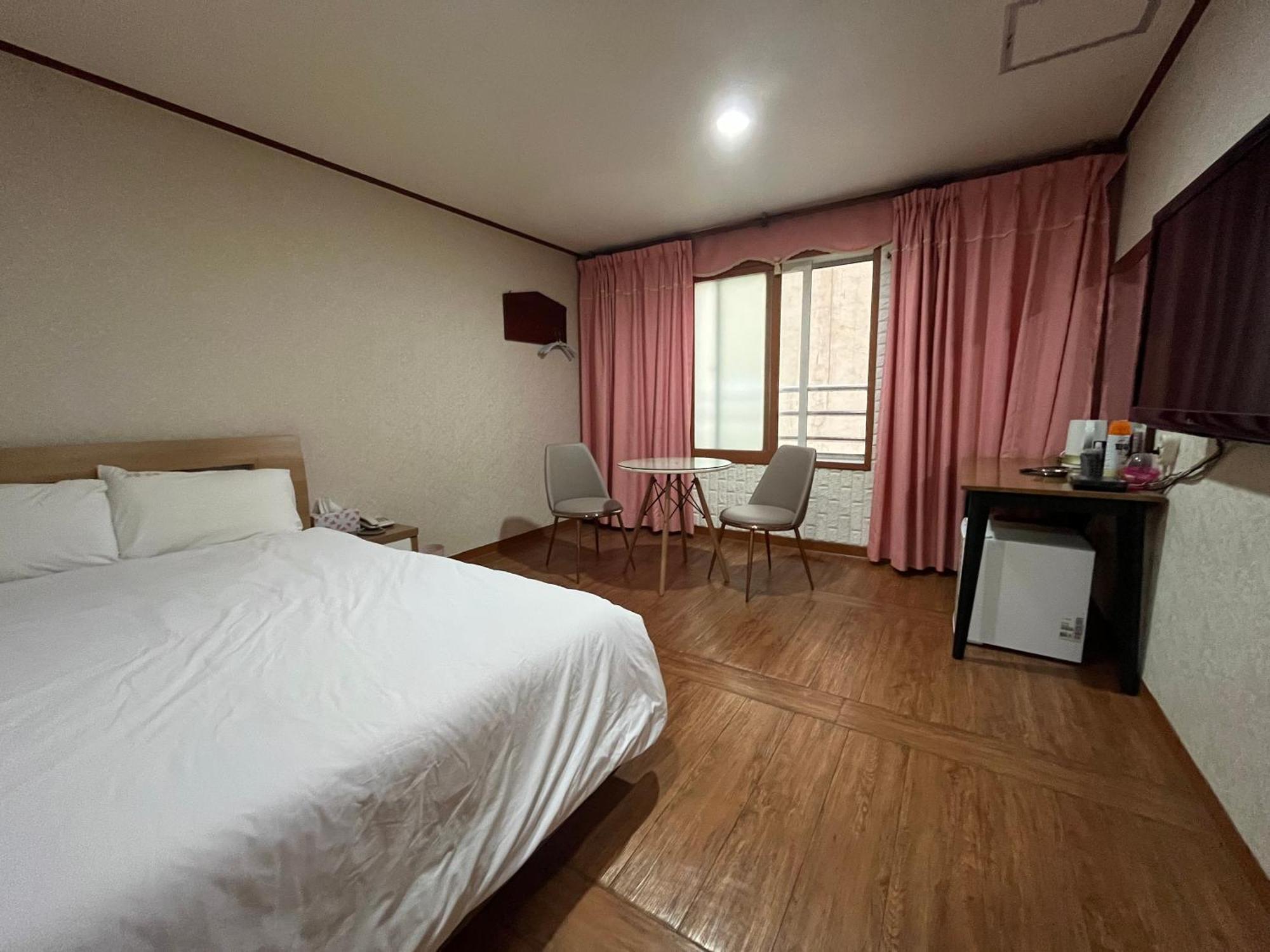 Oreum Motel Jeju Exterior foto
