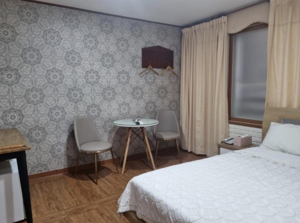 Oreum Motel Jeju Exterior foto